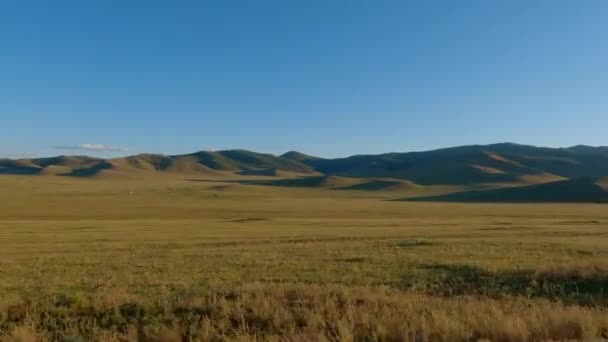 Traveling Open Steppe Fields Majestic Mongolian Mountains Rural Countryside Landscape — Wideo stockowe