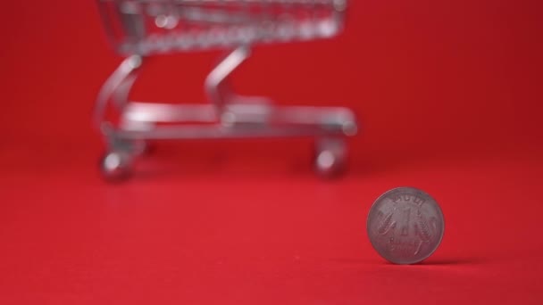 Rupee Coin Red Backdrop Blurred Empty Shopping Trolley Background Inflation — Vídeos de Stock