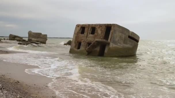 바다에 버려진 건물들 발트해에서 붕괴되고 라트비아 리파야에 이전의 — 비디오