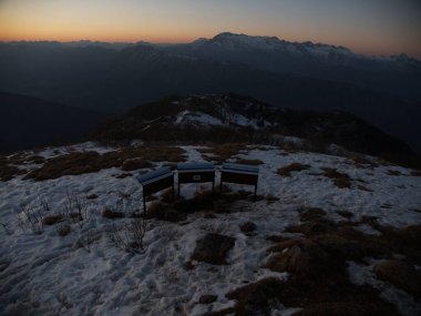 Matajur Dağı, karakteristik konik şekli nedeniyle Friuli ovasından kolayca tanımlanabilir ve Natisone Vadisi 'nin en temsili rahatlama ve sembolüdür..
