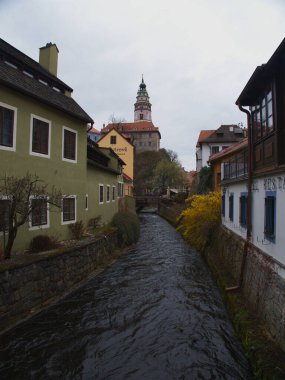 Ek Krumlov, Gotik bir şatonun etrafında büyümüş bir Çek Cumhuriyeti kentidir.