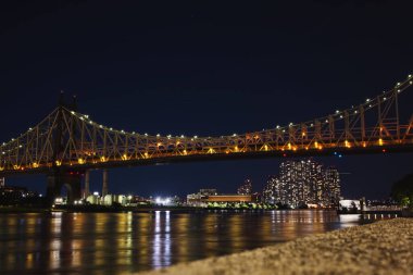 Roosevelt Adası, New York 'un Doğu Nehri' nde Manhattan ilçesine bağlı bir adadır. Batıda Manhattan Adası, doğuda Long Island 'da Queens ilçesi arasında yer alır.
