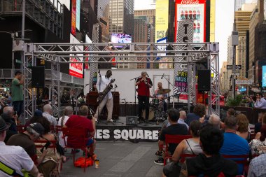 Times Meydanı, New York 'un Manhattan şehrinin orta kesiminde büyük bir ticaret kavşağı, turizm merkezi, eğlence merkezi ve mahalledir.