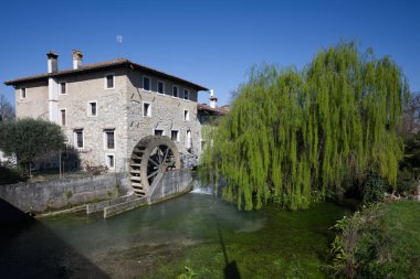 Strassoldo kırsalındaki panoramik manzara