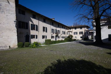 Strassoldo kırsalındaki panoramik manzara