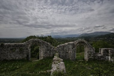 Keşif Pinzano halkası 822 'yi takip ediyor.