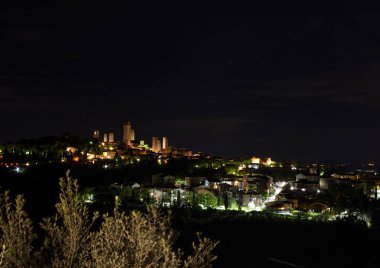 Beş Kuleler Kasabası olarak bilinen San Gimignano, ortaçağ mimarisi ile ünlüdür.