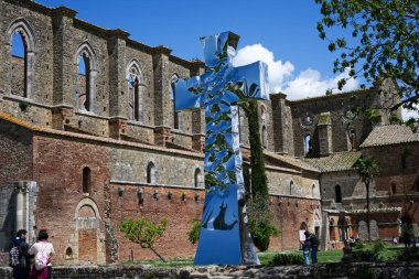 Aziz Galgano Manastırı ve kilise veya Eremo veya Rotonda di Montesiepi