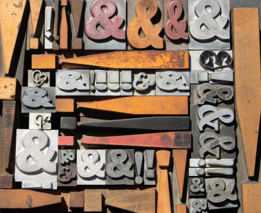 Çeşitli Ampersand ve Ünlem işaretlerinden oluşan bir koleksiyon, harf baskı blokları