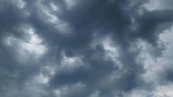Cielo Dramático Con Nubes Tormentosas Que Mueven Lentamente Fondo Naturaleza — Vídeo de stock