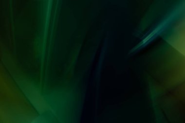 Koyu yeşil ve siyah renkleri harmanlayan soyut bir kompozisyon, ince, bulanık hareket ve kıvrımlı çizgiler, büyüleyici bir görsel etki yaratır..