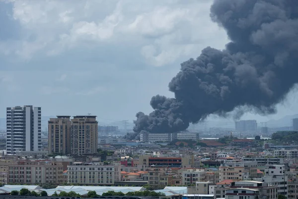 Factory Catched Fire Lots Dark Smoke — Fotografie, imagine de stoc