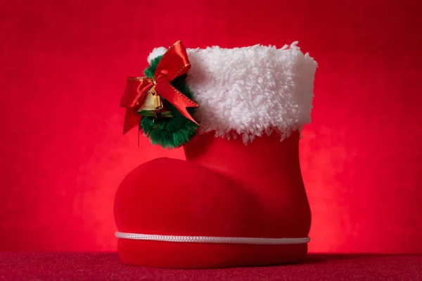 Vánoční Bota Červeném Pozadí — Stock fotografie