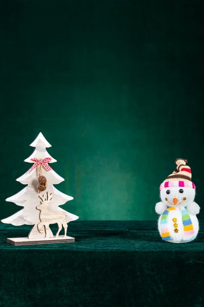 Christmas Tree Snowman Green Background Empty Space Middle Vertical Composition — Stock Photo, Image