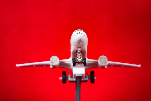 Flygplansmodell Röd Bakgrund — Stockfoto