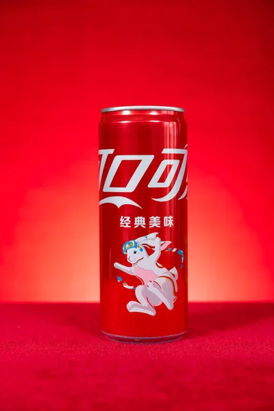 Zhongshan China Marzo 2023 Lata Sabor Original Coca Cola Especialmente —  Fotos de Stock