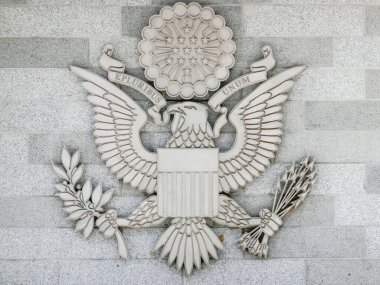 GuANGZHOU, ÇİN 4 Eylül 2014, Amerikan Büyükelçiliği logosu.
