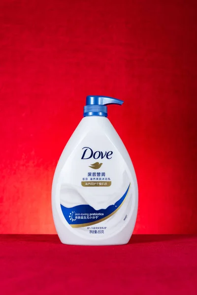Zhongshan Guangdong China Abril 2023 Botella Gel Ducha Dove Sobre — Foto de Stock