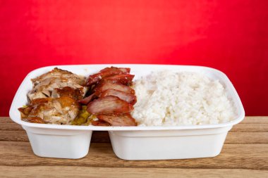 Açı manzaralı soya tavuğu ve bbq domuz eti fast food