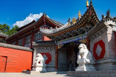 Yatay bileşimlerde geleneksel Çin tapınakları