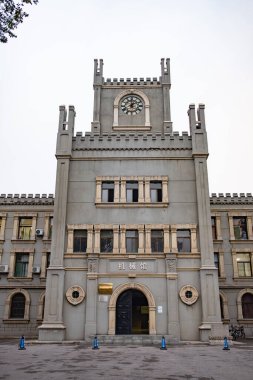 Taiyuan ShanXi Çin-28 Temmuz 2023: Taiyuan Teknoloji Üniversitesi 'nde makine ve araç mühendisliği fakültesi.