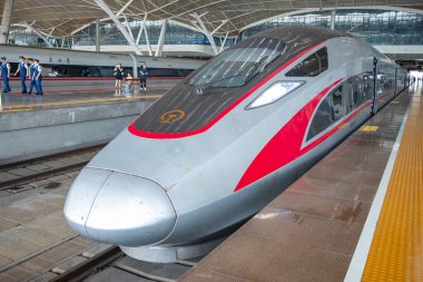 WuHan HuBei Çin - 28 Temmuz 2023: Yüksek hızlı tren.