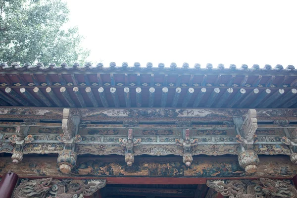Övre Delen Ett Traditionellt Kinesiskt Tempel — Stockfoto