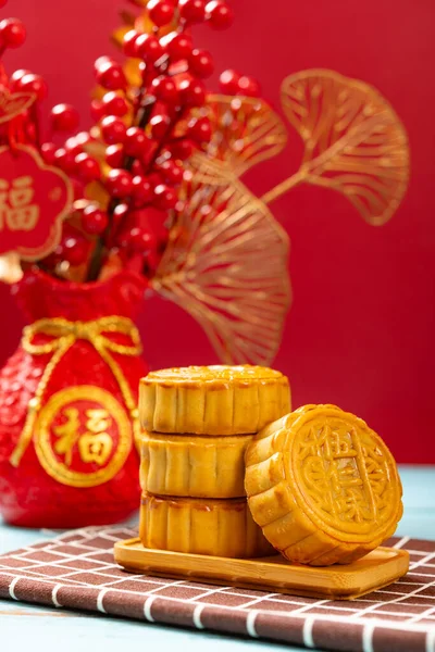 Traditional Mooncake Decorative Vase Vertical Composition Chinese Mooncake Means Five — Stock Photo, Image
