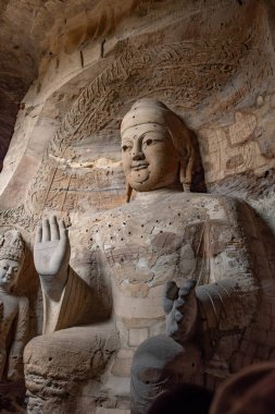 DaTong ShanXi Çin-Ağustos 12023: DaTong ShanXi 'de Yungang Grottoes dikey kompozisyonda.