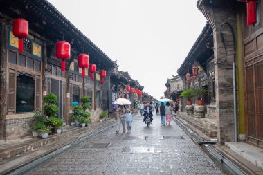 PingYao ShanXi Çin - 30 Temmuz 2023: PingYao eski caddesi.