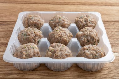 açı görünümü ham sığır eti topları