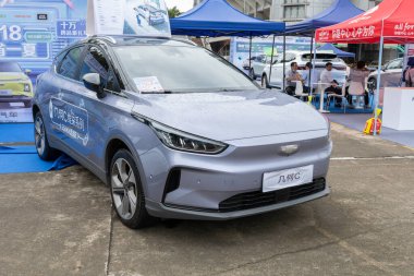 ZHONGSHAN GUANGDONG Çin - 10 Haziran 2022: bir leylak Geely Geome C elektrikli araba.