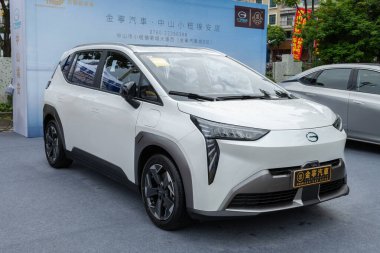 ZHONGSHAN GUANGDONG Çin - 10 Haziran 2022: beyaz bir Trumpchi araba.