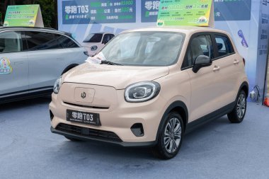 ZHONGSHAN GUANGDONG Çin - 10 Haziran 2022: bir haki Leapmotor T03 elektrikli araba.