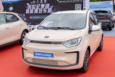 ZHONGSHAN GUANGDONG Çin - 10 Haziran 2022: bir haki rengi Sehol arabası.