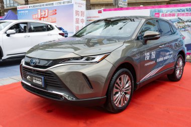 ZHONGSHAN GUANGDONG Çin - 10 Haziran 2022: gri bir Toyota arabası.