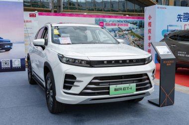 ZHONGSHAN GUANGDONG Çin - 10 Haziran 2022: beyaz Chery Exeed ET-i elektrikli araba.