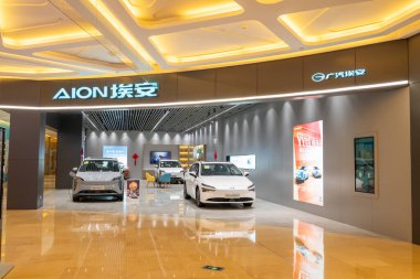 ZHONGSHAN GUANGDONG Çin-21 Aralık 2023: Bir alışveriş merkezinde havacılık perakende mağazası.