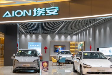 ZHONGSHAN GUANGDONG Çin-21 Aralık 2023: Bir alışveriş merkezinde havacılık perakende mağazası.