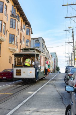 San Francisco California ABD-8 Ekim 2013: Gündüz vakti San Francisco 'nun teleferiği.