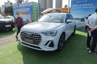 ZHONGSHAN GUANGDONG Çin - 26 Kasım 2023: beyaz bir Audi arabası.