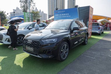 ZHONGSHAN GUANGDONG Çin - 26 Kasım 2023: siyah bir Audi arabası.