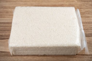 Açılı görünüm vakumlu pirinç torbası