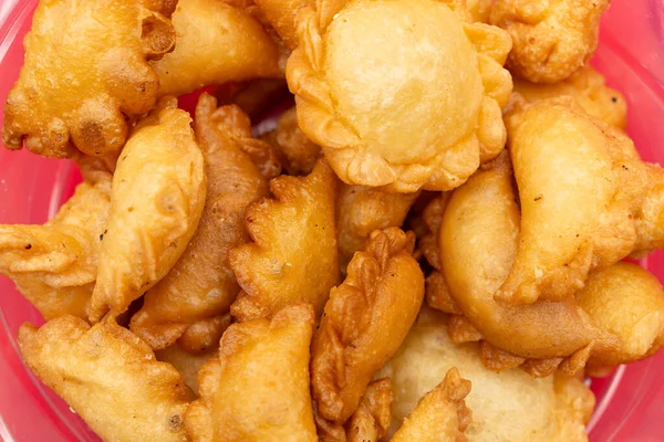 Çin Yeni Yılı için taze Guangdong usulü çıtır börek.