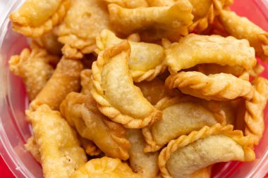 Çin Yeni Yılı için taze Guangdong usulü çıtır börek.