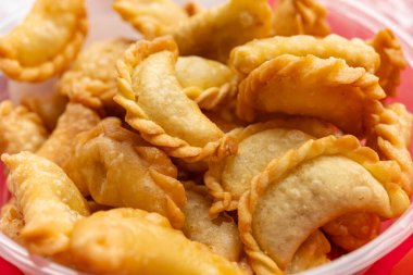 Çin Yeni Yılı için taze Guangdong usulü çıtır börek.