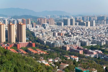 yatay kompozisyonda modern şehir manzarası