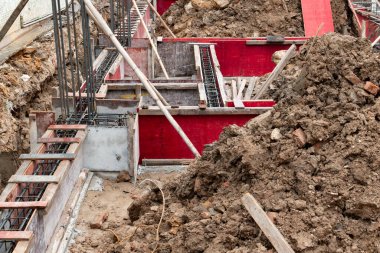 Yeni bir evin soyutlanma sahasının temel çalışmaları