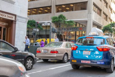 San Francisco California ABD-8 Ekim 2013: Gündüz San Francisco sokak manzarası.