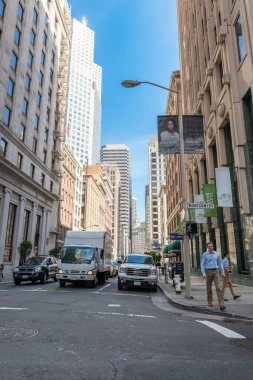 San Francisco California ABD-8 Ekim 2013: Gündüz vakti San Francisco sokak manzarası dikey kompozisyon.